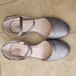 Harper Canyon Girls Sparkly Silver Pump